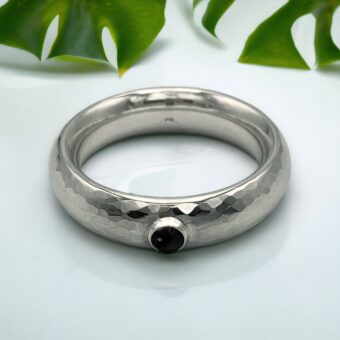 Idun - Hammered - Sterling Silver - Onyx