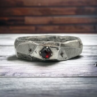 Bragi - Sterling Silver - Garnets